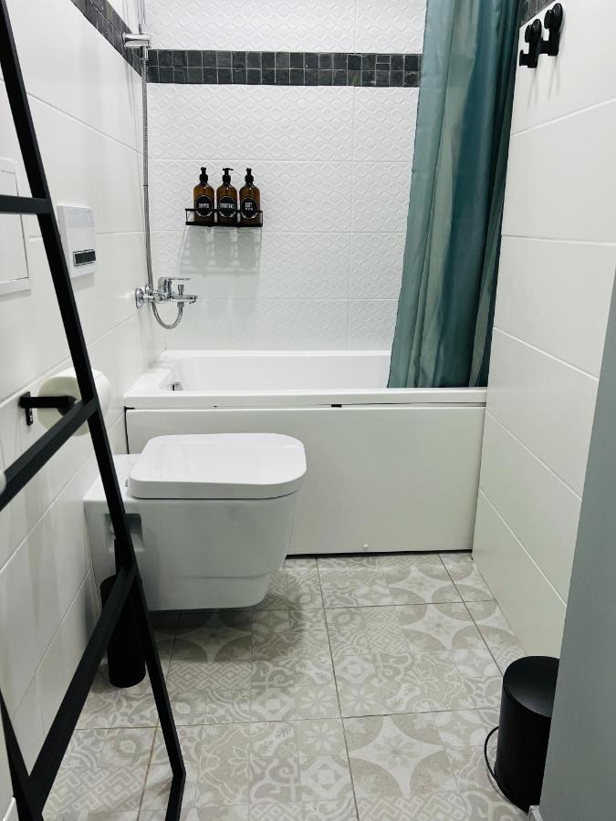 The Right Coast Apartment With Free Private Parking Riga Ngoại thất bức ảnh
